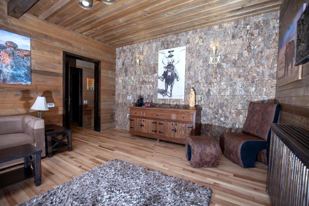 Maggie'S Ranch Hotel ริชนอฟ ภายนอก รูปภาพ