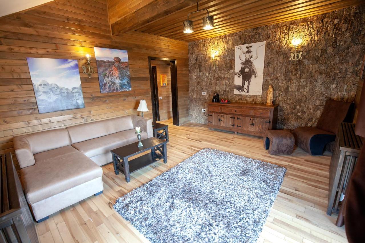 Maggie'S Ranch Hotel ริชนอฟ ภายนอก รูปภาพ
