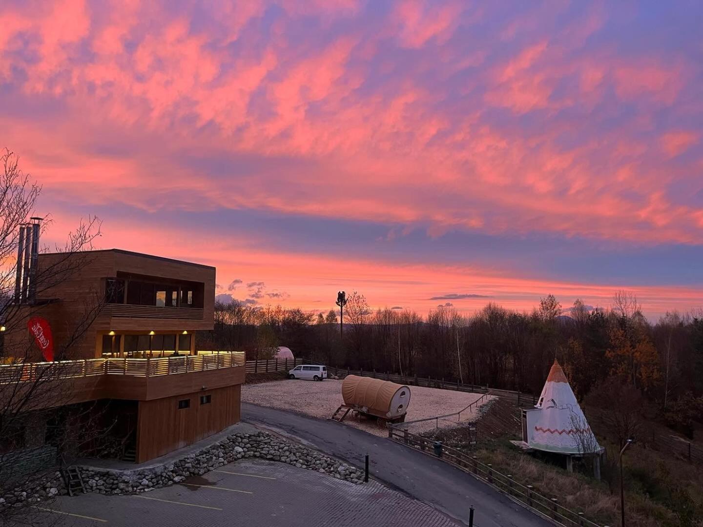 Maggie'S Ranch Hotel ริชนอฟ ภายนอก รูปภาพ