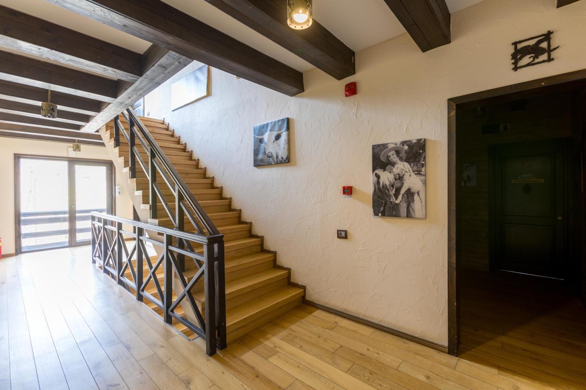 Maggie'S Ranch Hotel ริชนอฟ ภายนอก รูปภาพ