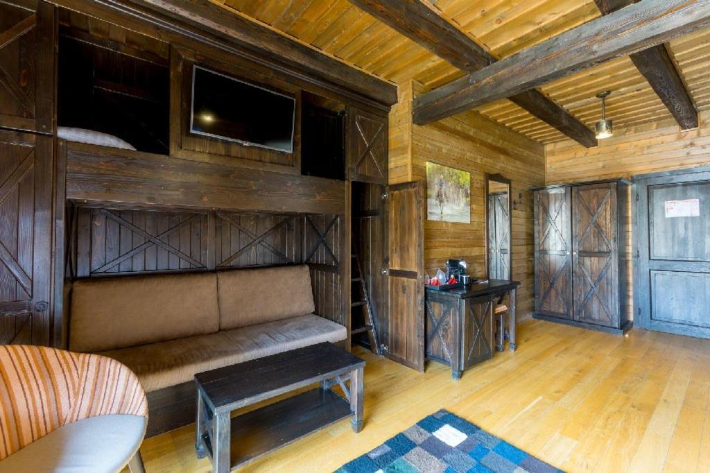 Maggie'S Ranch Hotel ริชนอฟ ภายนอก รูปภาพ
