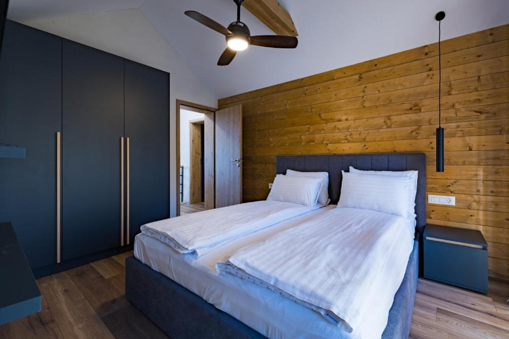Maggie'S Ranch Hotel ริชนอฟ ภายนอก รูปภาพ