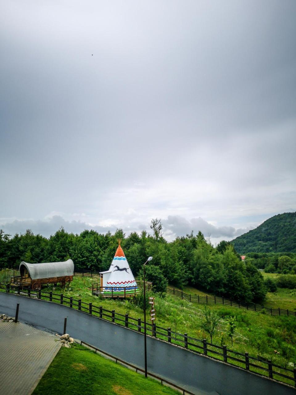Maggie'S Ranch Hotel ริชนอฟ ภายนอก รูปภาพ