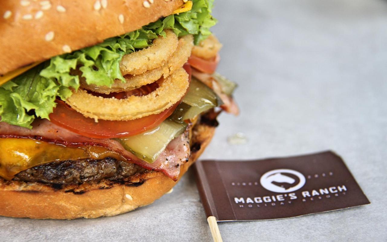 Maggie'S Ranch Hotel ริชนอฟ ภายนอก รูปภาพ