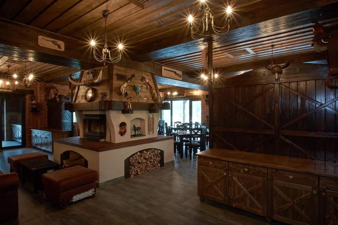 Maggie'S Ranch Hotel ริชนอฟ ภายนอก รูปภาพ